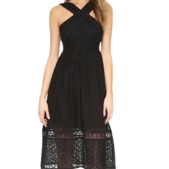 Stylish Black Dress with Lace Detail - Picture 9 of 16